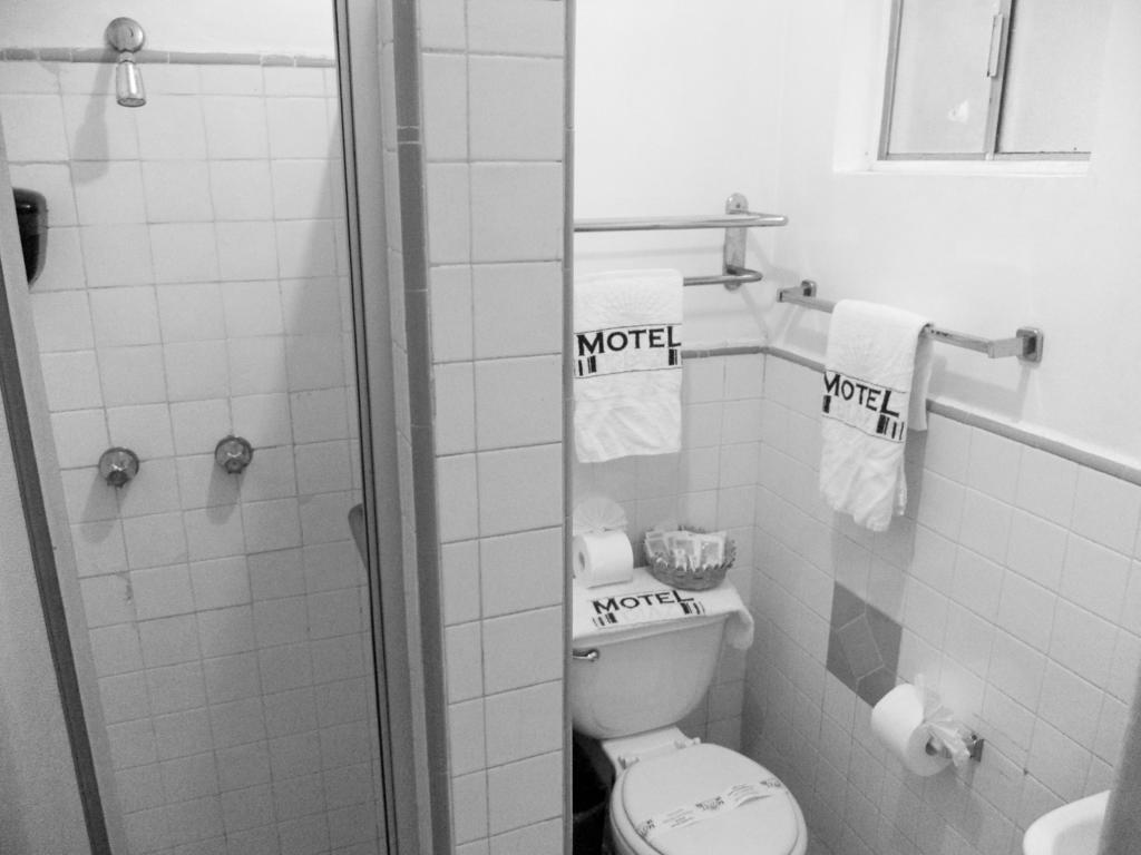 Hotel Diaz Тихуана Стая снимка