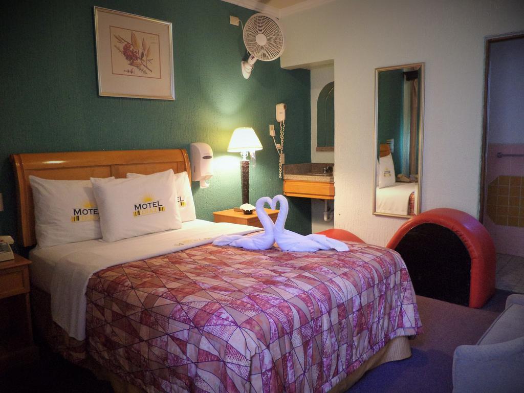 Hotel Diaz Тихуана Стая снимка