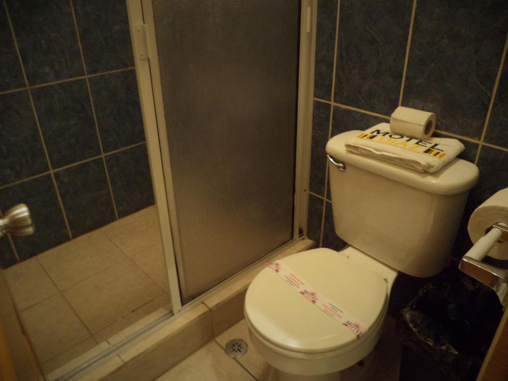 Hotel Diaz Тихуана Стая снимка