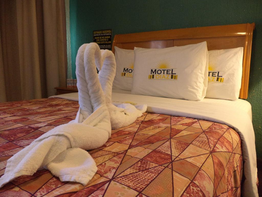 Hotel Diaz Тихуана Стая снимка