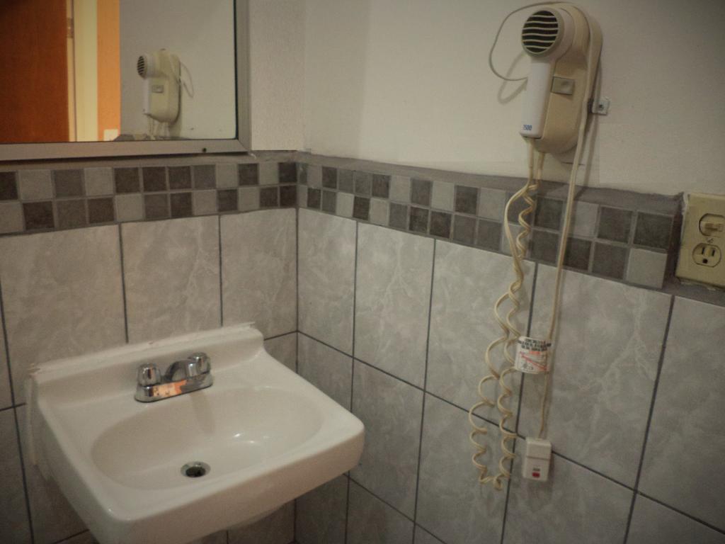 Hotel Diaz Тихуана Стая снимка