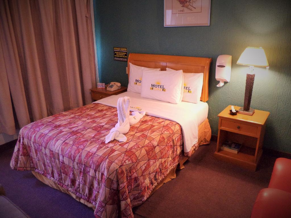 Hotel Diaz Тихуана Стая снимка
