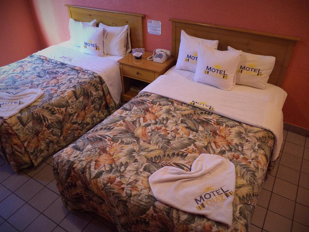 Hotel Diaz Тихуана Стая снимка