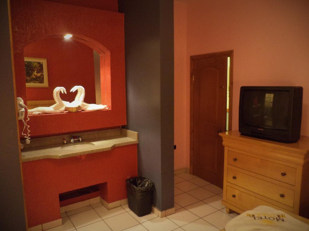 Hotel Diaz Тихуана Стая снимка