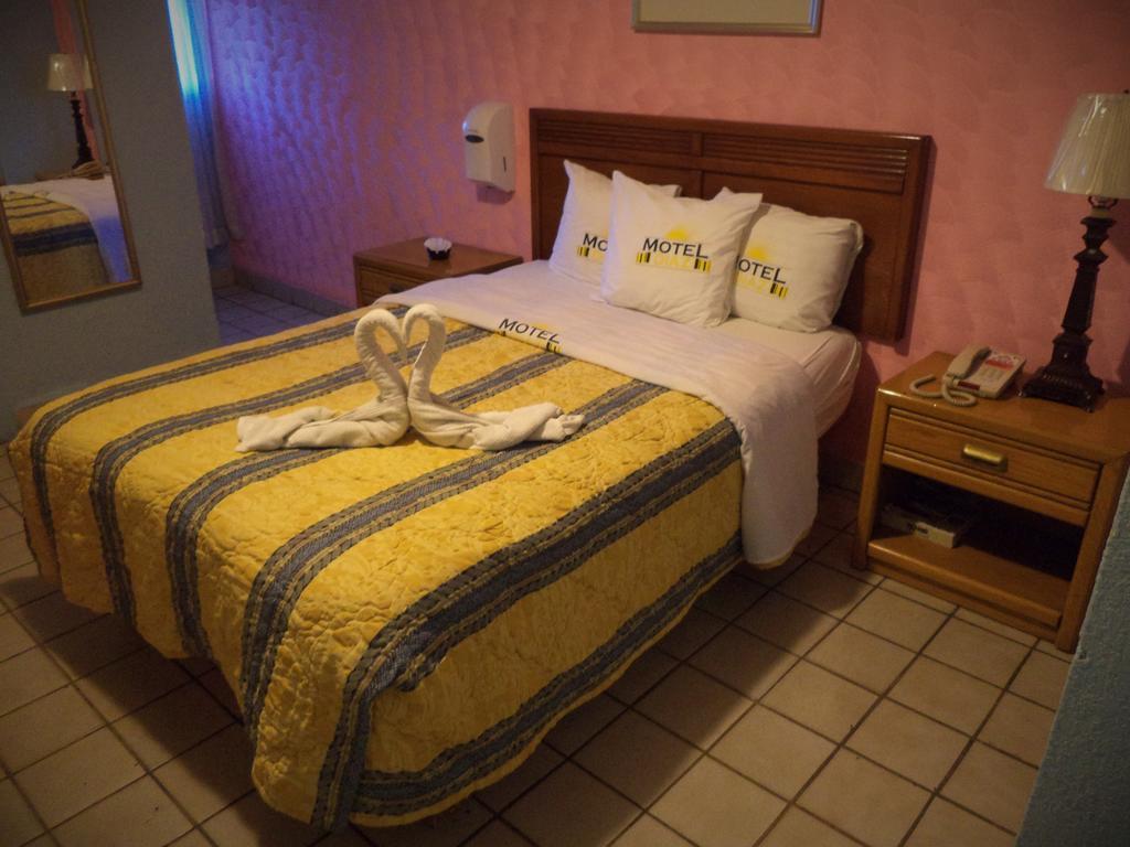 Hotel Diaz Тихуана Екстериор снимка