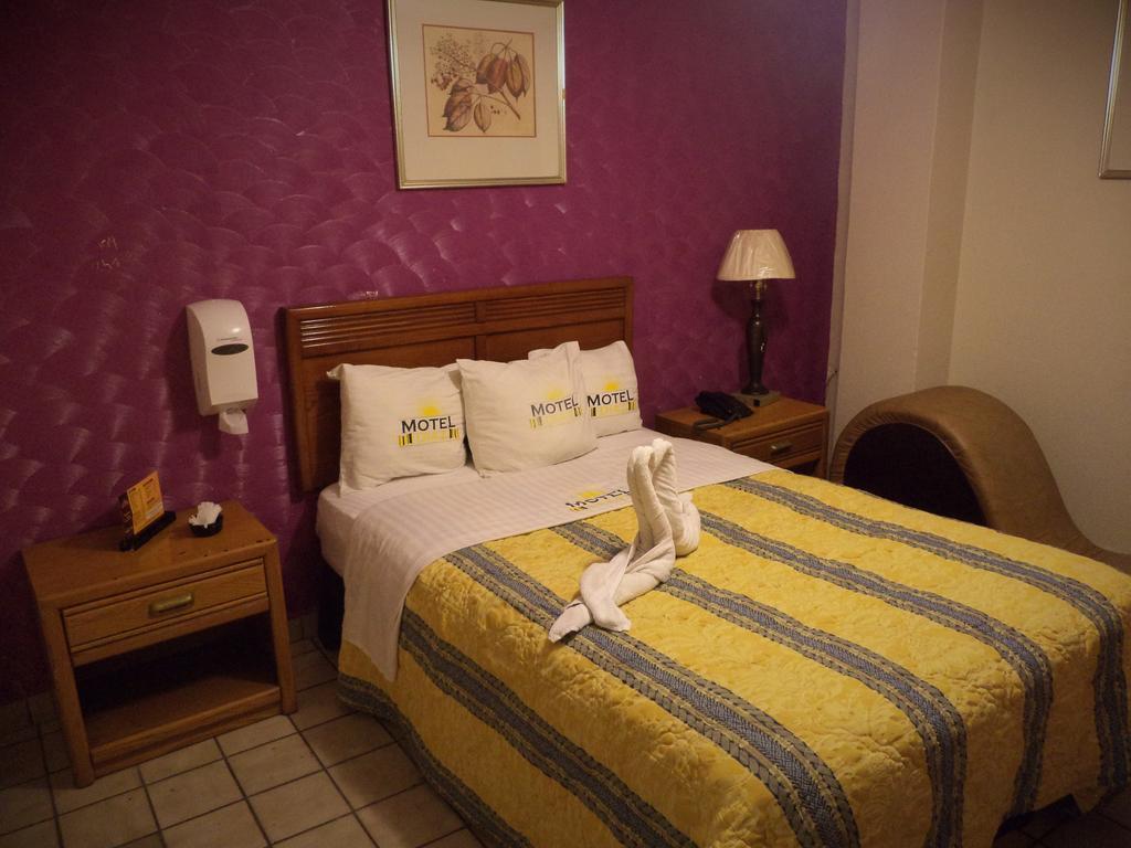 Hotel Diaz Тихуана Екстериор снимка