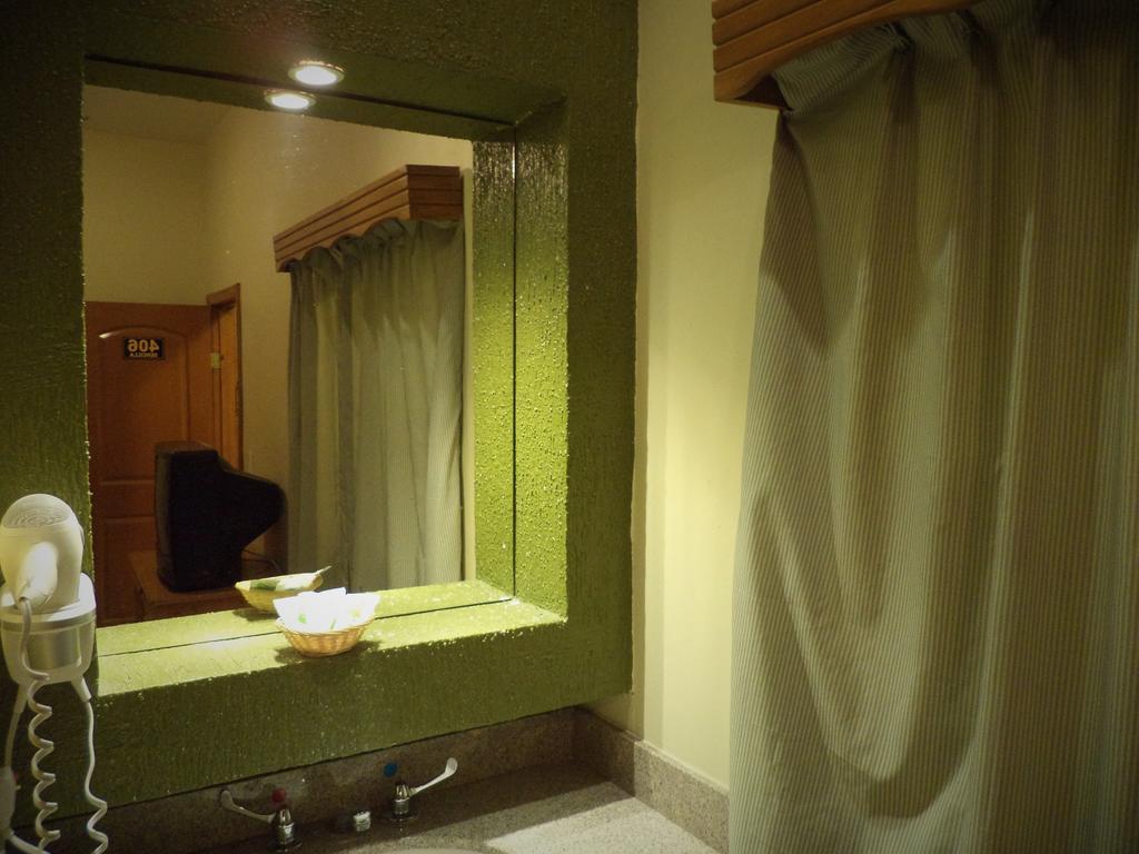 Hotel Diaz Тихуана Екстериор снимка